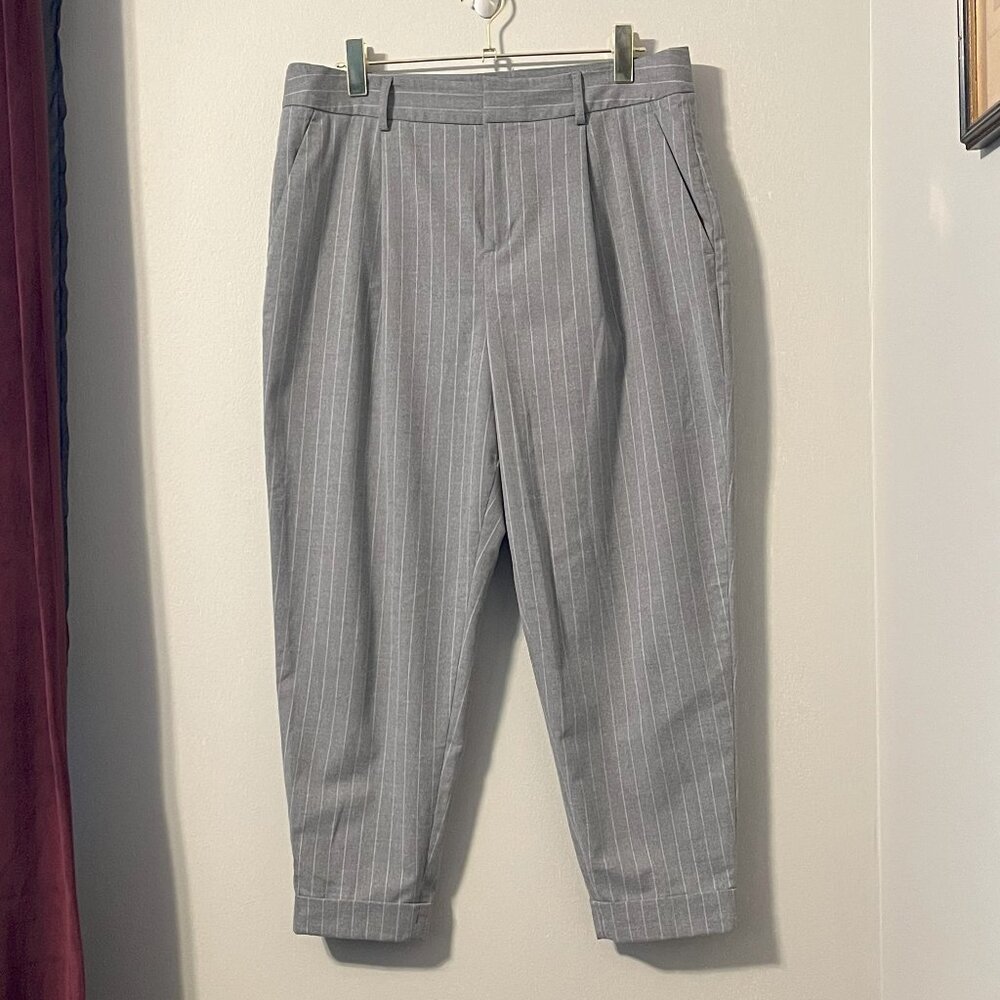 Banana Republic Gray Pinstripe Cuffed Pleated Ankle Length Pants